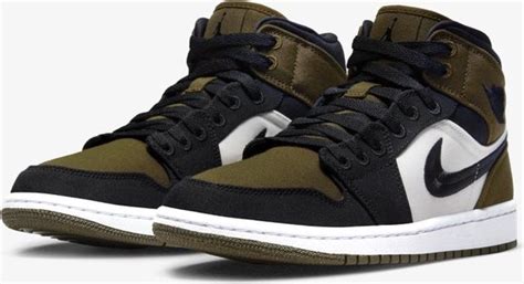 Air Jordan 1 Mid maat 41 .